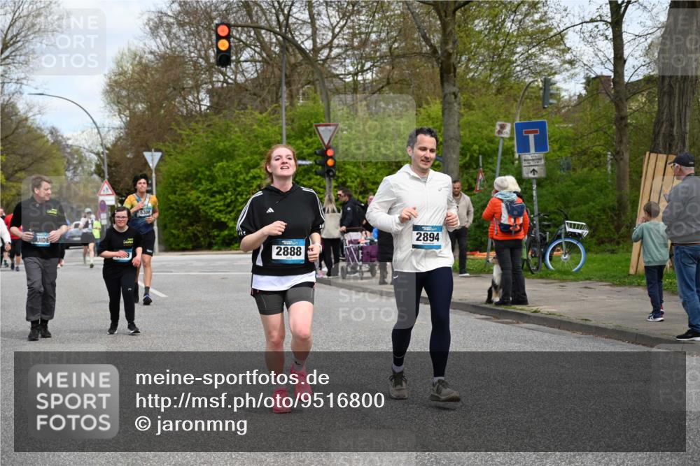 12.04.2026 - 45. Internationalen Wilhelmsburger Insellauf J. Mangold http://msf.ph/oto/9516800 12.04.2026 13:19:56 Ziel 5003, 3857, 2946, 4905, 4274, 2534, 4936, 2366, 3655, 2261, 2264, 3448, 3449, 2894, 2888, 3898, 2431, 4121, 5308, 3236, 4718, 2247, 3203, 5342, 3822, 3821, 4999, 4803, 2224, 4223, 4224 meine-sportfotos.de