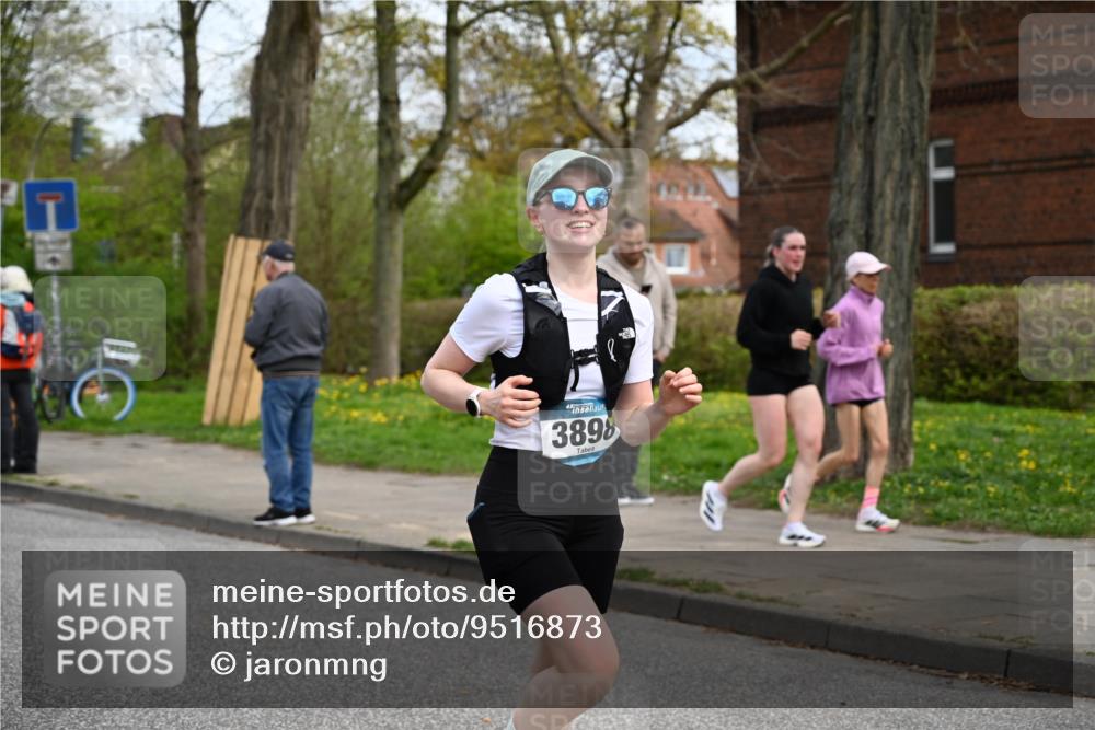 12.04.2026 - 45. Internationalen Wilhelmsburger Insellauf J. Mangold http://msf.ph/oto/9516873 12.04.2026 13:20:06 Ziel 2366, 3655, 2261, 2264, 3448, 3449, 2894, 2888, 3898, 2431, 4121, 5308, 3236, 4718, 2247, 3203, 5342, 3822, 3821, 4999, 4803, 4803, 2224, 4223, 4224, 4954, 5258, 3284, 2469, 4305 meine-sportfotos.de