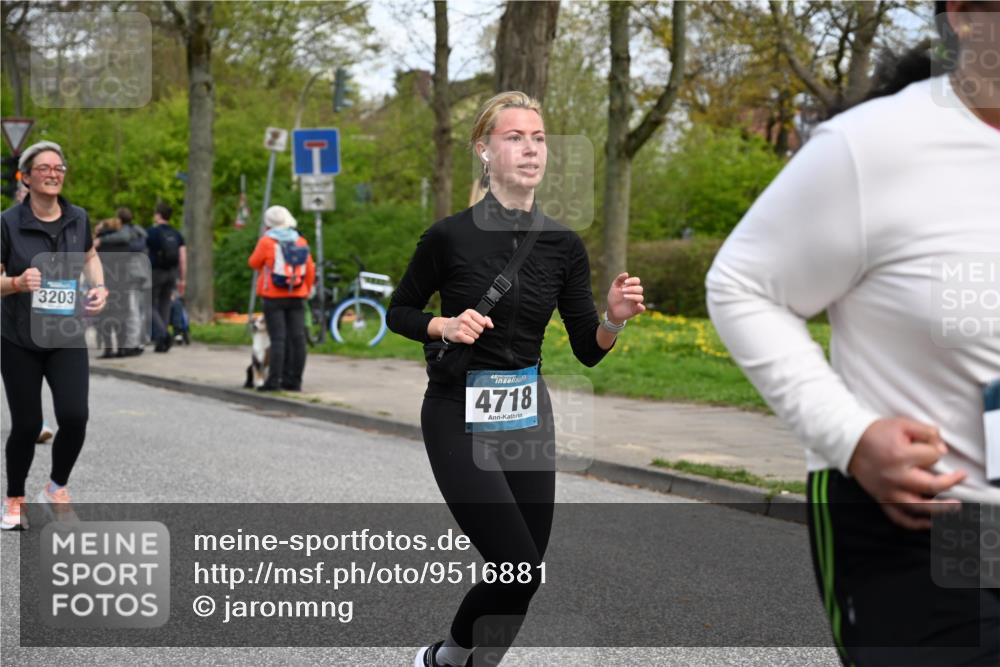 12.04.2026 - 45. Internationalen Wilhelmsburger Insellauf J. Mangold http://msf.ph/oto/9516881 12.04.2026 13:20:08 Ziel 2261, 2264, 3448, 3449, 2894, 2888, 3898, 2431, 4121, 5308, 3236, 4718, 2247, 3203, 5342, 3822, 3821, 4999, 4803, 2224, 4223, 4224, 4224, 4954, 5258, 3284, 2469, 4305, 2013, 3233 meine-sportfotos.de