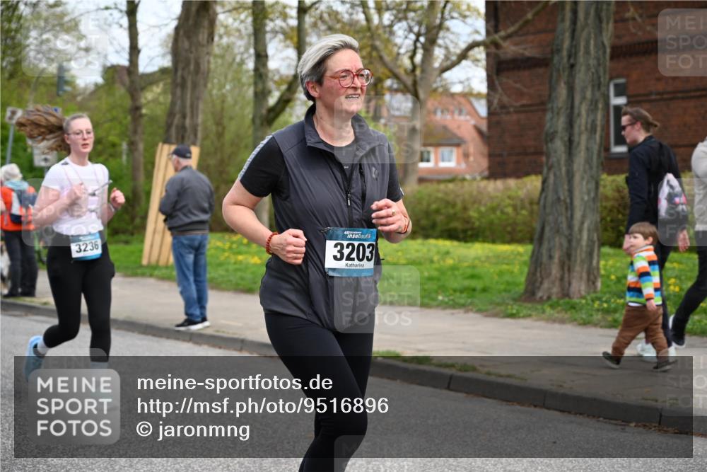 12.04.2026 - 45. Internationalen Wilhelmsburger Insellauf J. Mangold http://msf.ph/oto/9516896 12.04.2026 13:20:09 Ziel 2261, 2264, 3448, 3449, 2894, 2888, 3898, 2431, 4121, 5308, 3236, 4718, 2247, 3203, 5342, 3822, 3821, 4999, 4803, 2224, 4223, 4224, 4954, 4954, 5258, 3284, 2469, 4305, 2013, 3233 meine-sportfotos.de
