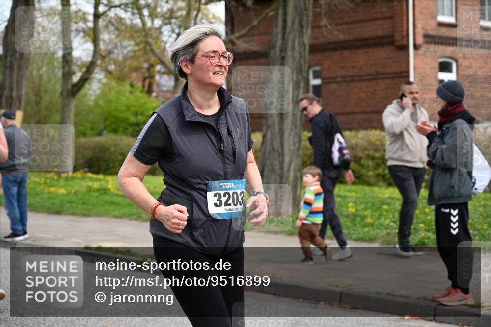 12.04.2026 - 45. Internationalen Wilhelmsburger Insellauf J. Mangold http://msf.ph/oto/9516899 12.04.2026 13:20:10 Ziel 2261, 2264, 3448, 3449, 2894, 2888, 3898, 2431, 4121, 5308, 3236, 4718, 2247, 3203, 5342, 3822, 3821, 4999, 4803, 2224, 4223, 4224, 4954, 5258, 3284, 5258, 3284, 2469, 4305, 2013, 3233, 5230 meine-sportfotos.de