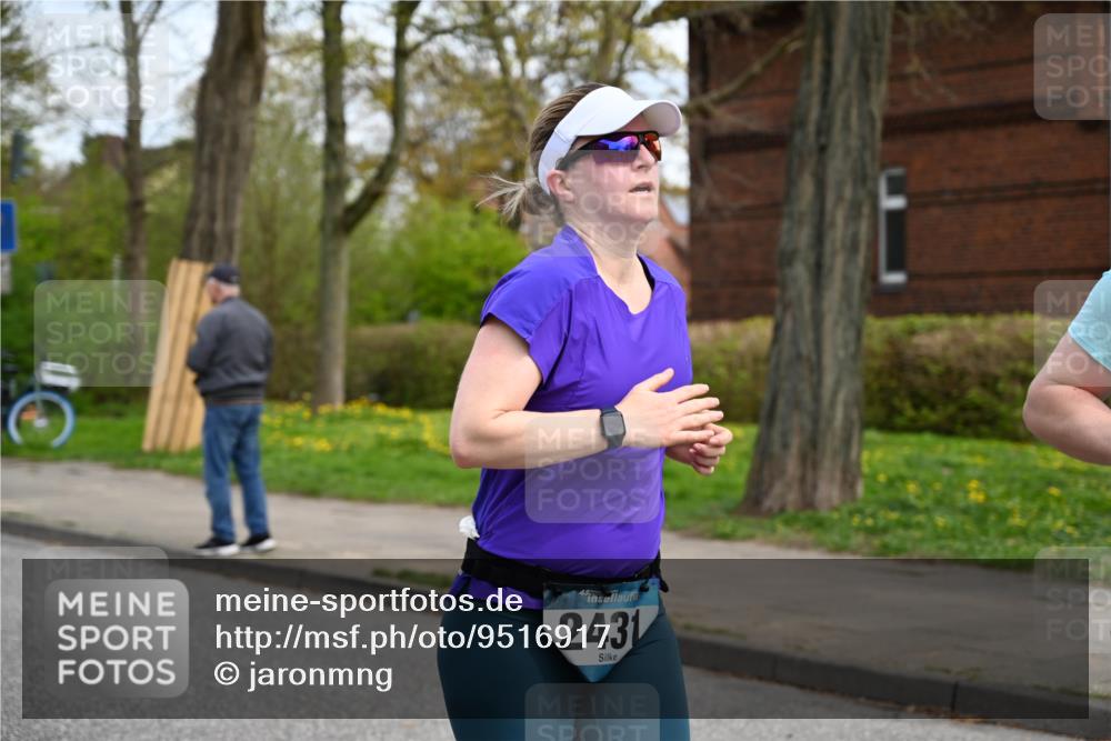 12.04.2026 - 45. Internationalen Wilhelmsburger Insellauf J. Mangold http://msf.ph/oto/9516917 12.04.2026 13:20:13 Ziel 2261, 2264, 3448, 3449, 2894, 2888, 3898, 2431, 4121, 5308, 3236, 4718, 2247, 3203, 5342, 3822, 3821, 4999, 4803, 2224, 4223, 4224, 4954, 5258, 3284, 2469, 4305, 2013, 3233, 5230, 3766 meine-sportfotos.de