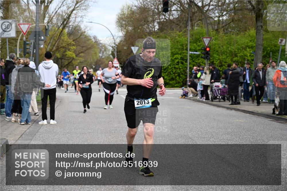 12.04.2026 - 45. Internationalen Wilhelmsburger Insellauf J. Mangold http://msf.ph/oto/9516939 12.04.2026 13:20:18 Ziel 2894, 2888, 3898, 2431, 4121, 5308, 3236, 4718, 2247, 3203, 5342, 3822, 3821, 4999, 4803, 4803, 2224, 4223, 4224, 4954, 5258, 3284, 2469, 4305, 4305, 2013, 3233, 5230, 3766, 4103 meine-sportfotos.de