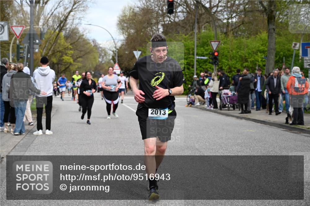 12.04.2026 - 45. Internationalen Wilhelmsburger Insellauf J. Mangold http://msf.ph/oto/9516943 12.04.2026 13:20:18 Ziel 2894, 2888, 3898, 2431, 4121, 5308, 3236, 4718, 2247, 3203, 5342, 3822, 3821, 4999, 4803, 4803, 2224, 4223, 4224, 4954, 5258, 3284, 2469, 4305, 4305, 2013, 3233, 5230, 3766, 4103 meine-sportfotos.de