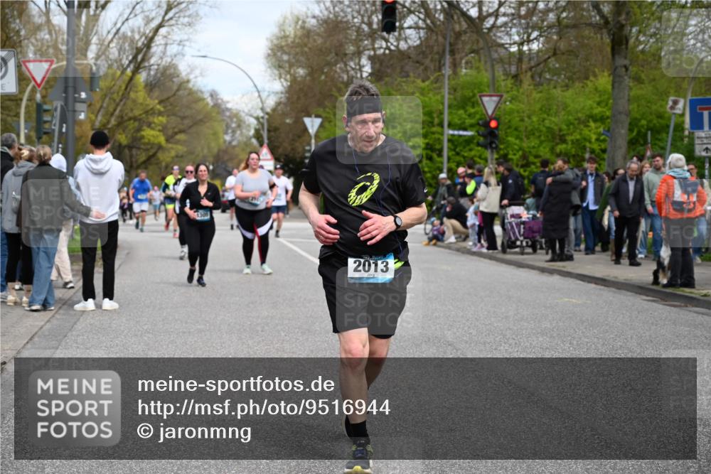 12.04.2026 - 45. Internationalen Wilhelmsburger Insellauf J. Mangold http://msf.ph/oto/9516944 12.04.2026 13:20:18 Ziel 2894, 2888, 3898, 2431, 4121, 5308, 3236, 4718, 2247, 3203, 5342, 3822, 3821, 4999, 4803, 4803, 2224, 4223, 4224, 4954, 5258, 3284, 2469, 4305, 4305, 2013, 3233, 5230, 3766, 4103 meine-sportfotos.de