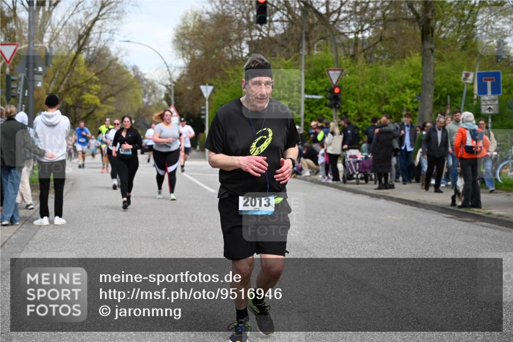 12.04.2026 - 45. Internationalen Wilhelmsburger Insellauf J. Mangold http://msf.ph/oto/9516946 12.04.2026 13:20:18 Ziel 2894, 2888, 3898, 2431, 4121, 5308, 3236, 4718, 2247, 3203, 5342, 3822, 3821, 4999, 4803, 4803, 2224, 4223, 4224, 4954, 5258, 3284, 2469, 4305, 4305, 2013, 3233, 5230, 3766, 4103 meine-sportfotos.de