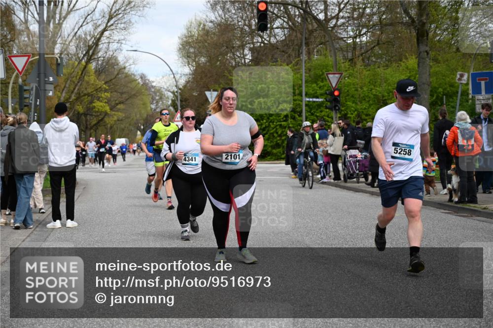 12.04.2026 - 45. Internationalen Wilhelmsburger Insellauf J. Mangold http://msf.ph/oto/9516973 12.04.2026 13:20:24 Ziel 3898, 2431, 4121, 5308, 3236, 4718, 2247, 3203, 5342, 3822, 3821, 4999, 4803, 2224, 4223, 4224, 4954, 5258, 3284, 2469, 4305, 2013, 3233, 5230, 3766, 4103, 4341, 5633, 4284, 4293 meine-sportfotos.de