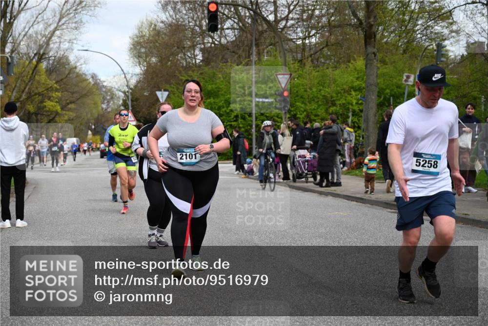 12.04.2026 - 45. Internationalen Wilhelmsburger Insellauf J. Mangold http://msf.ph/oto/9516979 12.04.2026 13:20:25 Ziel 3898, 2431, 4121, 5308, 3236, 4718, 2247, 3203, 5342, 3822, 3821, 4999, 4803, 2224, 4223, 4224, 4954, 5258, 3284, 2469, 4305, 2013, 3233, 5230, 3766, 3766, 4103, 4341, 5633, 4284, 4293, 5543 meine-sportfotos.de