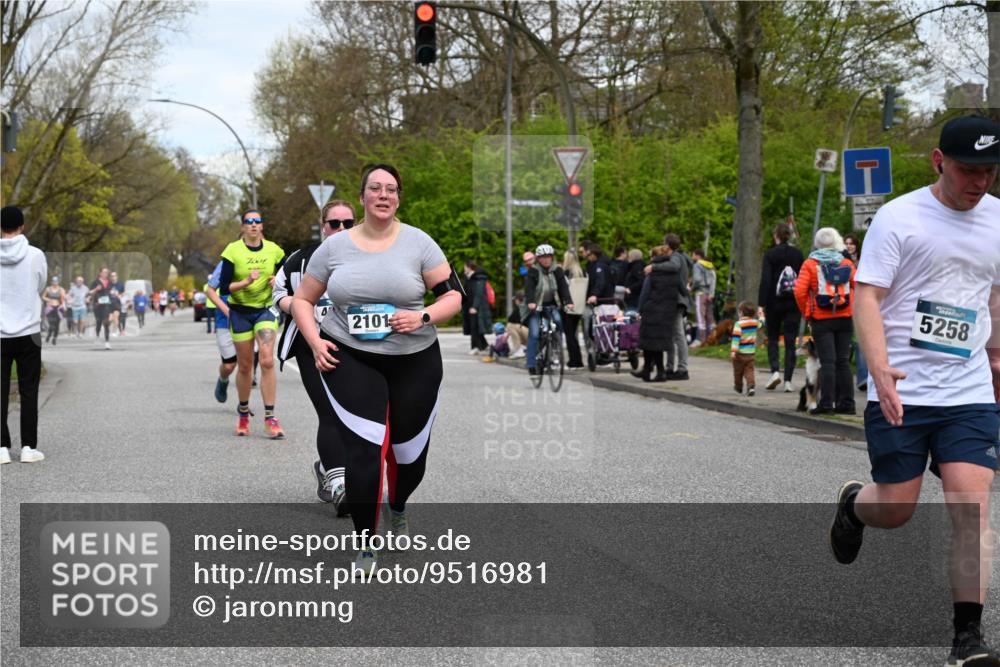 12.04.2026 - 45. Internationalen Wilhelmsburger Insellauf J. Mangold http://msf.ph/oto/9516981 12.04.2026 13:20:25 Ziel 3898, 2431, 4121, 5308, 3236, 4718, 2247, 3203, 5342, 3822, 3821, 4999, 4803, 2224, 4223, 4224, 4954, 5258, 3284, 2469, 4305, 2013, 3233, 5230, 3766, 3766, 4103, 4341, 5633, 4284, 4293, 5543 meine-sportfotos.de