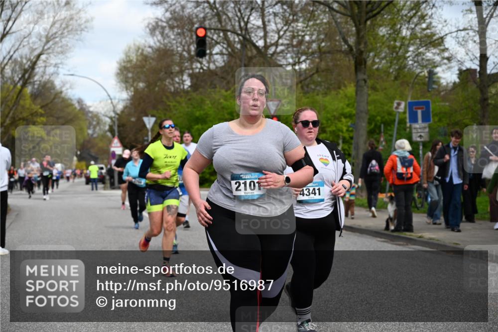 12.04.2026 - 45. Internationalen Wilhelmsburger Insellauf J. Mangold http://msf.ph/oto/9516987 12.04.2026 13:20:27 Ziel 2431, 4121, 5308, 3236, 4718, 2247, 3203, 5342, 3822, 3821, 4999, 4803, 2224, 4223, 4224, 4954, 5258, 3284, 2469, 2469, 4305, 2013, 3233, 5230, 3766, 4103, 4341, 5633, 4284, 4293, 5543 meine-sportfotos.de