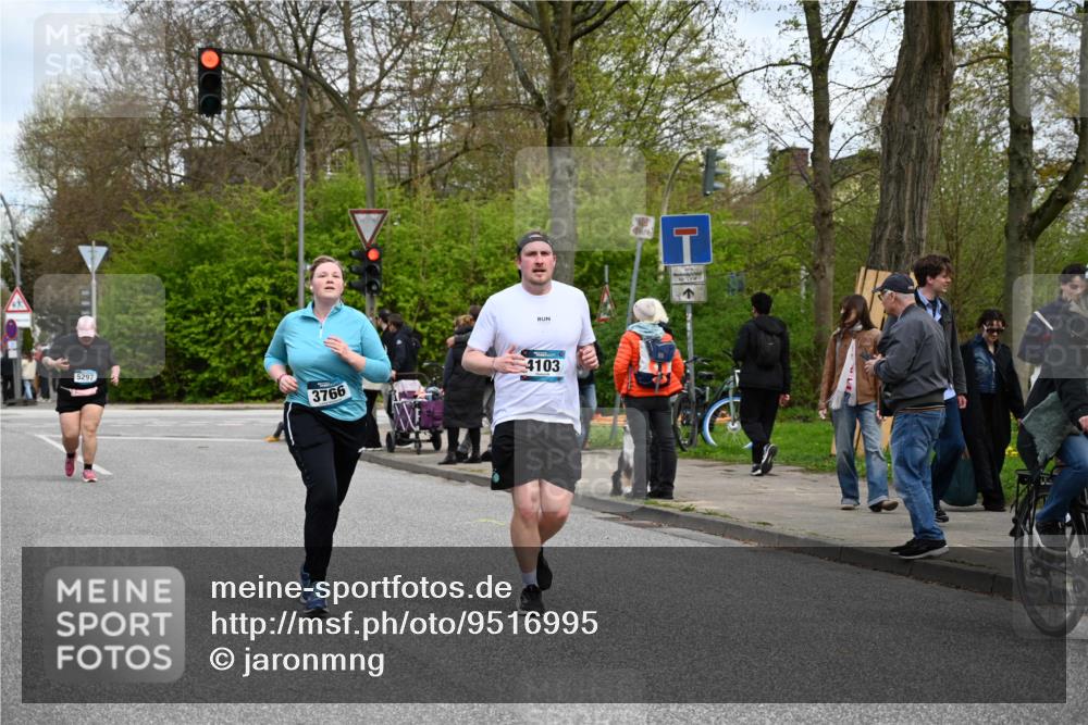 12.04.2026 - 45. Internationalen Wilhelmsburger Insellauf J. Mangold http://msf.ph/oto/9516995 12.04.2026 13:20:30 Ziel 2431, 4121, 5308, 3236, 4718, 2247, 3203, 5342, 3822, 3821, 4999, 4803, 2224, 4223, 4224, 4954, 5258, 3284, 2469, 4305, 4305, 2013, 3233, 5230, 3766, 4103, 4341, 5633, 4284, 4293, 5543, 2363, 2101 meine-sportfotos.de