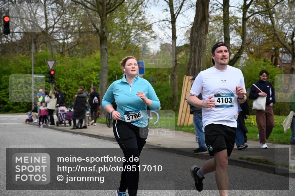 12.04.2026 - 45. Internationalen Wilhelmsburger Insellauf J. Mangold http://msf.ph/oto/9517010 12.04.2026 13:20:32 Ziel 2431, 4121, 5308, 3236, 4718, 2247, 3203, 5342, 3822, 3821, 4999, 4803, 2224, 4223, 4224, 4954, 5258, 3284, 2469, 4305, 2013, 3233, 3233, 5230, 3766, 4103, 4341, 4341, 5633, 4284, 4293, 5543, 2363, 2101, 4417 meine-sportfotos.de