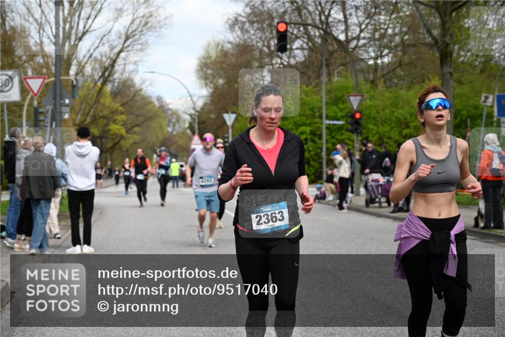 12.04.2026 - 45. Internationalen Wilhelmsburger Insellauf J. Mangold http://msf.ph/oto/9517040 12.04.2026 13:20:40 Ziel 5342, 3822, 3821, 4999, 4803, 2224, 4223, 4224, 4954, 5258, 3284, 2469, 4305, 2013, 3233, 5230, 3766, 4103, 4341, 5633, 4284, 4293, 5543, 2363, 2363, 2101, 4417, 3552, 3551, 2333, 4018, 5716 meine-sportfotos.de