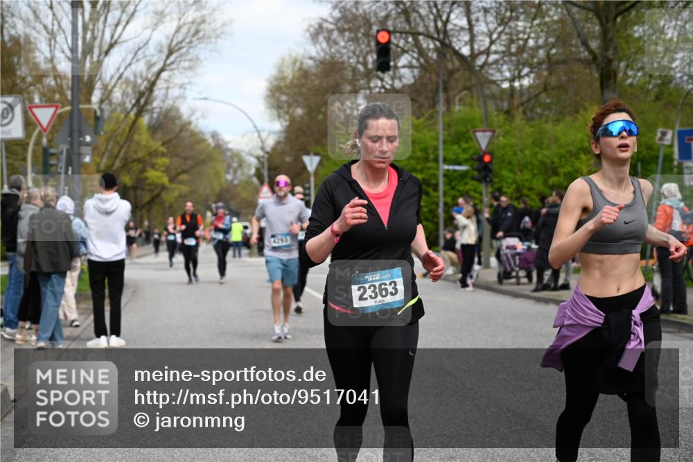 12.04.2026 - 45. Internationalen Wilhelmsburger Insellauf J. Mangold http://msf.ph/oto/9517041 12.04.2026 13:20:40 Ziel 5342, 3822, 3821, 4999, 4803, 2224, 4223, 4224, 4954, 5258, 3284, 2469, 4305, 2013, 3233, 5230, 3766, 4103, 4341, 5633, 4284, 4293, 5543, 2363, 2363, 2101, 4417, 3552, 3551, 2333, 4018, 5716 meine-sportfotos.de