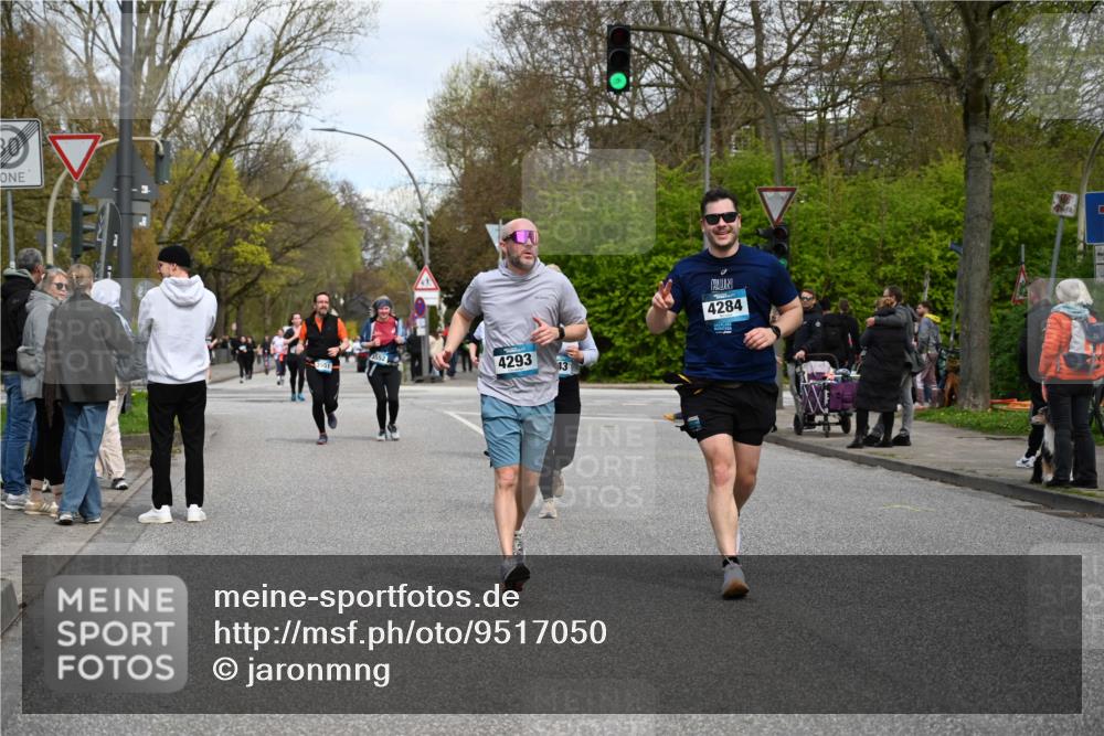 12.04.2026 - 45. Internationalen Wilhelmsburger Insellauf J. Mangold http://msf.ph/oto/9517050 12.04.2026 13:20:41 Ziel 3822, 3821, 4999, 4803, 2224, 4223, 4224, 4954, 5258, 3284, 2469, 4305, 2013, 3233, 5230, 3766, 4103, 4341, 5633, 4284, 4293, 5543, 2363, 2101, 4417, 3552, 3551, 2333, 4018, 5716 meine-sportfotos.de
