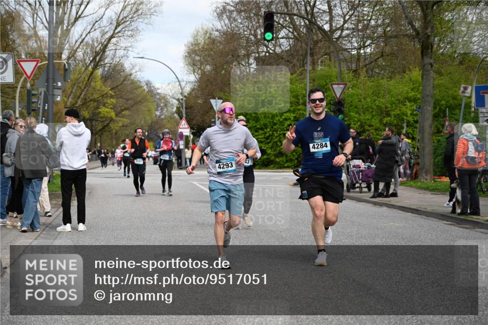 12.04.2026 - 45. Internationalen Wilhelmsburger Insellauf J. Mangold http://msf.ph/oto/9517051 12.04.2026 13:20:42 Ziel 4999, 4803, 2224, 4223, 4224, 4954, 5258, 3284, 2469, 4305, 2013, 3233, 5230, 3766, 4103, 4341, 5633, 4284, 4293, 5543, 2363, 2101, 2101, 4417, 3552, 3551, 2333, 4018, 5716, 4319 meine-sportfotos.de