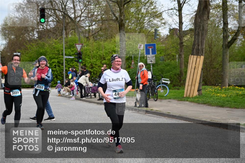 12.04.2026 - 45. Internationalen Wilhelmsburger Insellauf J. Mangold http://msf.ph/oto/9517095 12.04.2026 13:20:47 Ziel 5258, 3284, 2469, 4305, 2013, 3233, 5230, 3766, 4103, 4341, 5633, 4284, 4293, 4293, 5543, 2363, 2101, 4417, 3552, 3551, 2333, 2333, 4018, 5716, 4319, 5297, 4878, 5484 meine-sportfotos.de