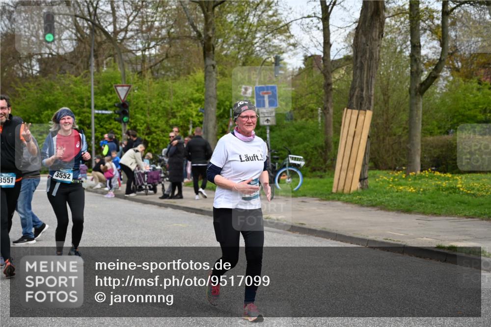 12.04.2026 - 45. Internationalen Wilhelmsburger Insellauf J. Mangold http://msf.ph/oto/9517099 12.04.2026 13:20:47 Ziel 5258, 3284, 2469, 4305, 2013, 3233, 5230, 3766, 4103, 4341, 5633, 4284, 4293, 4293, 5543, 2363, 2101, 4417, 3552, 3551, 2333, 2333, 4018, 5716, 4319, 5297, 4878, 5484 meine-sportfotos.de