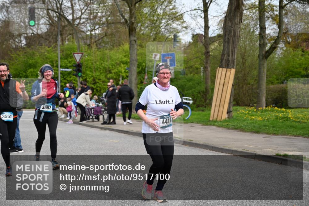 12.04.2026 - 45. Internationalen Wilhelmsburger Insellauf J. Mangold http://msf.ph/oto/9517100 12.04.2026 13:20:47 Ziel 5258, 3284, 2469, 4305, 2013, 3233, 5230, 3766, 4103, 4341, 5633, 4284, 4293, 4293, 5543, 2363, 2101, 4417, 3552, 3551, 2333, 2333, 4018, 5716, 4319, 5297, 4878, 5484 meine-sportfotos.de