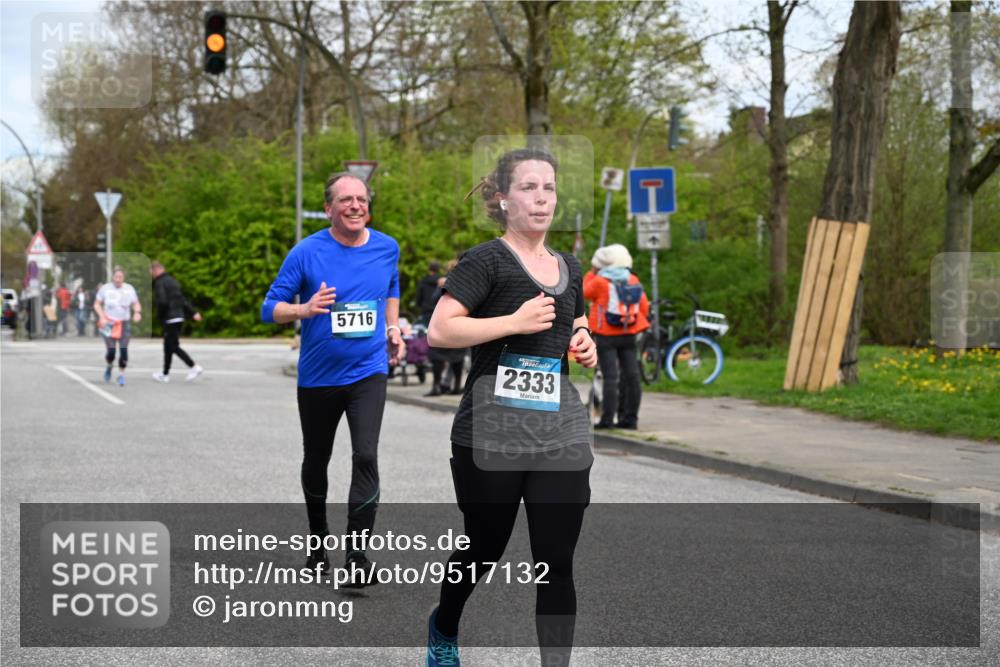 12.04.2026 - 45. Internationalen Wilhelmsburger Insellauf J. Mangold http://msf.ph/oto/9517132 12.04.2026 13:20:55 Ziel 4305, 2013, 3233, 5230, 3766, 4103, 4341, 5633, 4284, 4293, 5543, 2363, 2101, 4417, 3552, 3551, 2333, 4018, 5716, 4319, 5297, 4878, 5484, 2692, 4444, 4800 meine-sportfotos.de