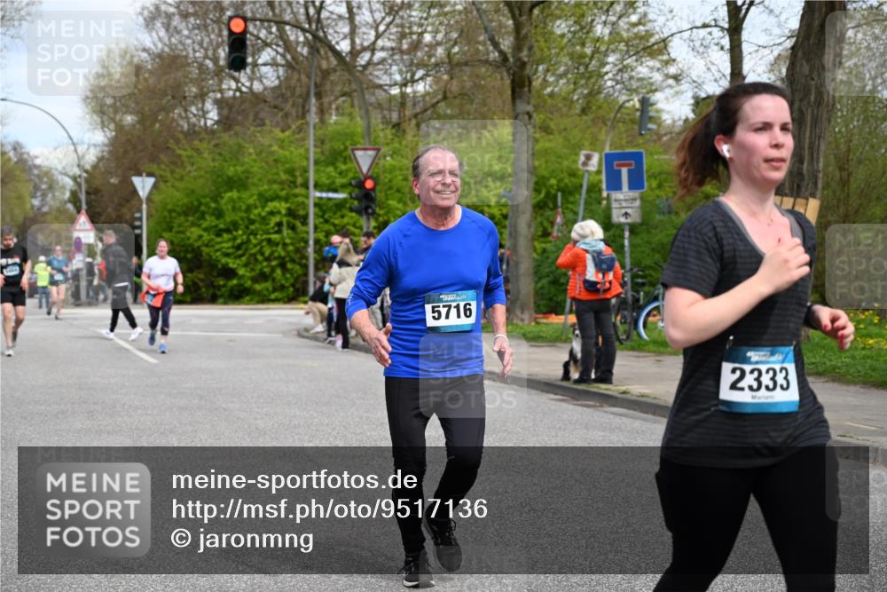 12.04.2026 - 45. Internationalen Wilhelmsburger Insellauf J. Mangold http://msf.ph/oto/9517136 12.04.2026 13:20:56 Ziel 2013, 3233, 5230, 3766, 4103, 4341, 5633, 4284, 4293, 5543, 2363, 2101, 4417, 4417, 3552, 3551, 2333, 4018, 5716, 4319, 5297, 5297, 4878, 5484, 2692, 4444, 4800, 4047, 2175 meine-sportfotos.de