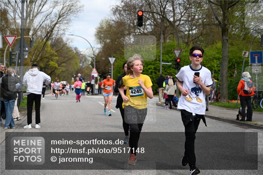 12.04.2026 - 45. Internationalen Wilhelmsburger Insellauf J. Mangold http://msf.ph/oto/9517148 12.04.2026 13:21:09 Ziel 4341, 5633, 4284, 4293, 5543, 2363, 2101, 4417, 3552, 3551, 2333, 4018, 5716, 4319, 5297, 4878, 5484, 2692, 4444, 4800, 4047, 2175, 3402, 3402, 5482, 4017 meine-sportfotos.de