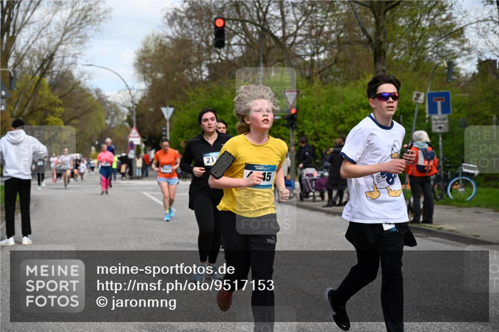 12.04.2026 - 45. Internationalen Wilhelmsburger Insellauf J. Mangold http://msf.ph/oto/9517153 12.04.2026 13:21:09 Ziel 4341, 5633, 4284, 4293, 5543, 2363, 2101, 4417, 3552, 3551, 2333, 4018, 5716, 4319, 5297, 4878, 5484, 2692, 4444, 4800, 4047, 2175, 3402, 3402, 5482, 4017 meine-sportfotos.de