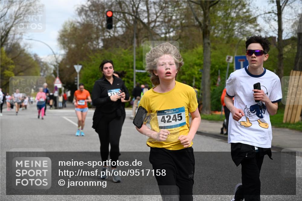 12.04.2026 - 45. Internationalen Wilhelmsburger Insellauf J. Mangold http://msf.ph/oto/9517158 12.04.2026 13:21:09 Ziel 4341, 5633, 4284, 4293, 5543, 2363, 2101, 4417, 3552, 3551, 2333, 4018, 5716, 4319, 5297, 4878, 5484, 2692, 4444, 4800, 4047, 2175, 3402, 3402, 5482, 4017 meine-sportfotos.de