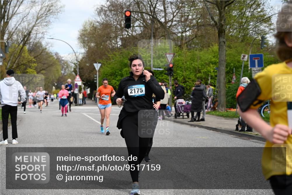 12.04.2026 - 45. Internationalen Wilhelmsburger Insellauf J. Mangold http://msf.ph/oto/9517159 12.04.2026 13:21:10 Ziel 5633, 4284, 4293, 5543, 2363, 2101, 4417, 3552, 3551, 2333, 4018, 5716, 4319, 5297, 4878, 5484, 4878, 5484, 2692, 4444, 4800, 4047, 2175, 3402, 5482, 4017, 3676 meine-sportfotos.de