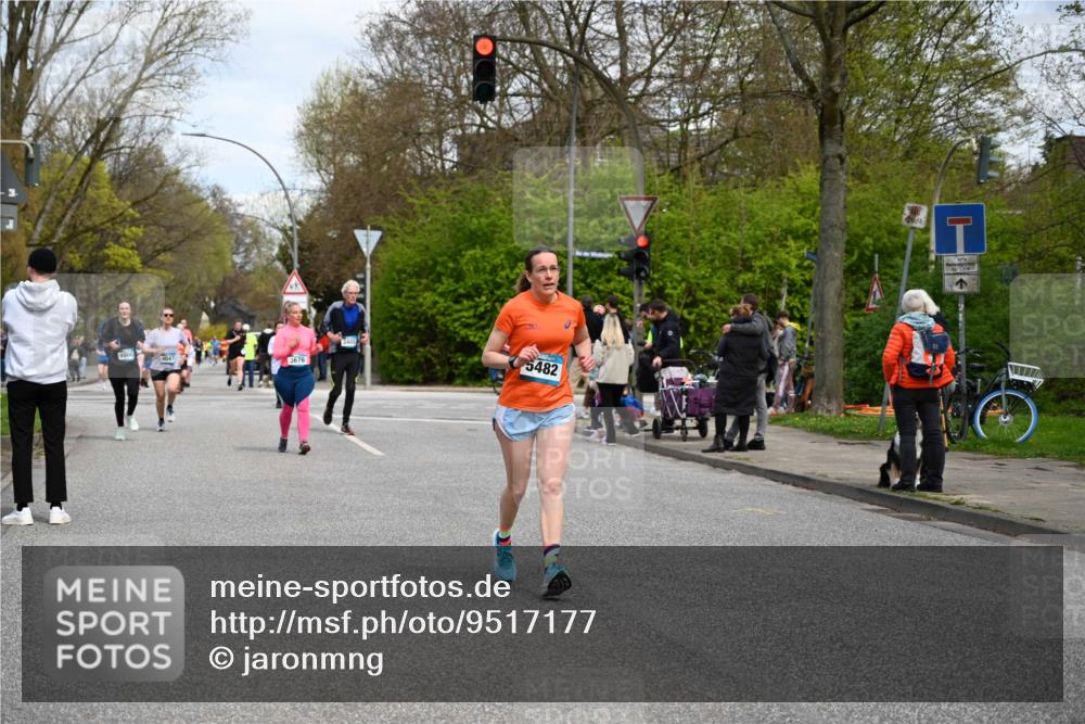 12.04.2026 - 45. Internationalen Wilhelmsburger Insellauf J. Mangold http://msf.ph/oto/9517177 12.04.2026 13:21:13 Ziel 5543, 2363, 2101, 4417, 3552, 3551, 2333, 4018, 5716, 4319, 5297, 4878, 5484, 2692, 4444, 4800, 4047, 2175, 3402, 5482, 5482, 4017, 3676, 2628, 3251 meine-sportfotos.de