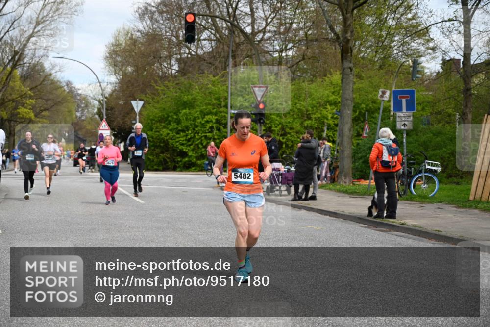 12.04.2026 - 45. Internationalen Wilhelmsburger Insellauf J. Mangold http://msf.ph/oto/9517180 12.04.2026 13:21:13 Ziel 5543, 2363, 2101, 4417, 3552, 3551, 2333, 4018, 5716, 4319, 5297, 4878, 5484, 2692, 4444, 4800, 4047, 2175, 3402, 5482, 5482, 4017, 3676, 2628, 3251 meine-sportfotos.de