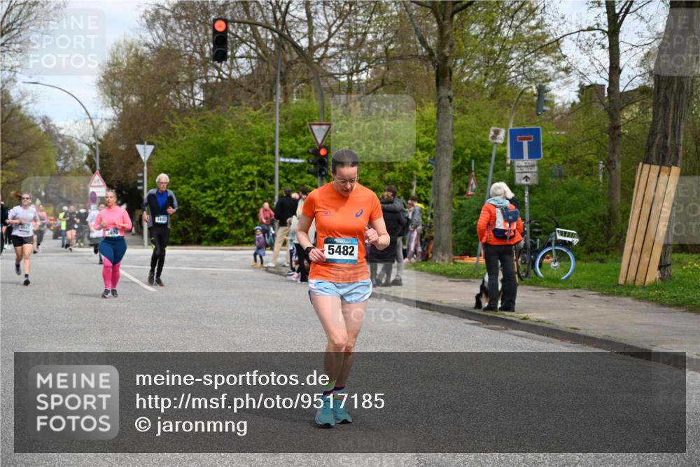 12.04.2026 - 45. Internationalen Wilhelmsburger Insellauf J. Mangold http://msf.ph/oto/9517185 12.04.2026 13:21:14 Ziel 5543, 2363, 2101, 4417, 3552, 3551, 2333, 4018, 5716, 4319, 5297, 4878, 5484, 2692, 4444, 4800, 4047, 2175, 3402, 5482, 4017, 3676, 2628, 3251, 5201 meine-sportfotos.de