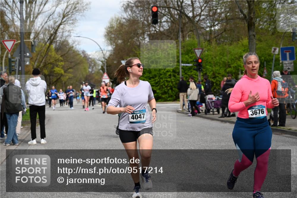 12.04.2026 - 45. Internationalen Wilhelmsburger Insellauf J. Mangold http://msf.ph/oto/9517214 12.04.2026 13:21:20 Ziel 4417, 3552, 3551, 2333, 4018, 5716, 4319, 5297, 4878, 5484, 2692, 4444, 4800, 4047, 2175, 4047, 2175, 3402, 5482, 4017, 3676, 2628, 3251, 5201, 3109, 4404, 4362, 2473, 2552 meine-sportfotos.de