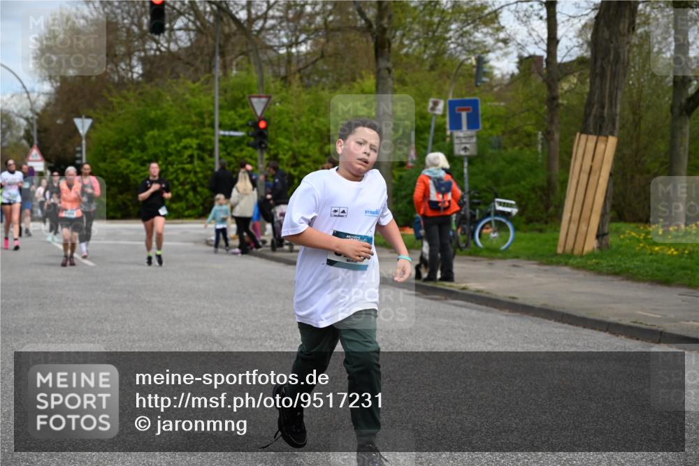 12.04.2026 - 45. Internationalen Wilhelmsburger Insellauf J. Mangold http://msf.ph/oto/9517231 12.04.2026 13:21:23 Ziel 2333, 4018, 5716, 4319, 5297, 4878, 5484, 2692, 4444, 4800, 4047, 2175, 3402, 5482, 4017, 3676, 2628, 2628, 3251, 5201, 3109, 4404, 4362, 2473, 2552, 2130, 2840, 3998 meine-sportfotos.de