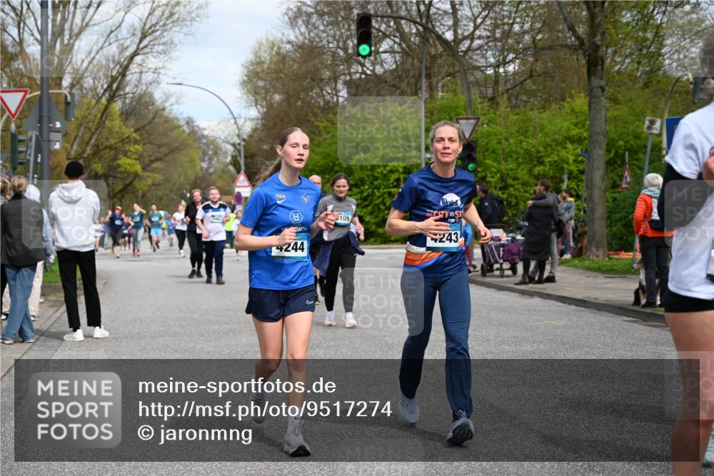 12.04.2026 - 45. Internationalen Wilhelmsburger Insellauf J. Mangold http://msf.ph/oto/9517274 12.04.2026 13:21:33 Ziel 5297, 4878, 5484, 2692, 4444, 4800, 4047, 2175, 3402, 5482, 4017, 3676, 2628, 3251, 5201, 3109, 4404, 4362, 2473, 2552, 2130, 2130, 2840, 3998, 5462, 5205, 4809, 2002, 2332 meine-sportfotos.de