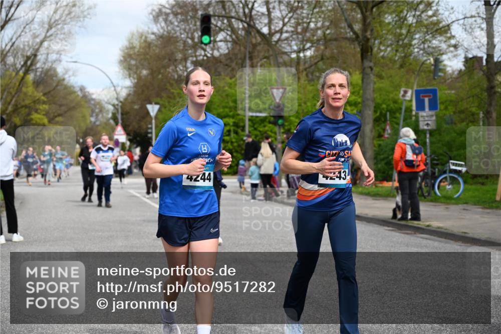 12.04.2026 - 45. Internationalen Wilhelmsburger Insellauf J. Mangold http://msf.ph/oto/9517282 12.04.2026 13:21:34 Ziel 4878, 5484, 2692, 4444, 4800, 4047, 2175, 3402, 5482, 4017, 3676, 3676, 2628, 3251, 5201, 3109, 4404, 4362, 2473, 2552, 2130, 2840, 3998, 5462, 5205, 4809, 2002, 2332 meine-sportfotos.de