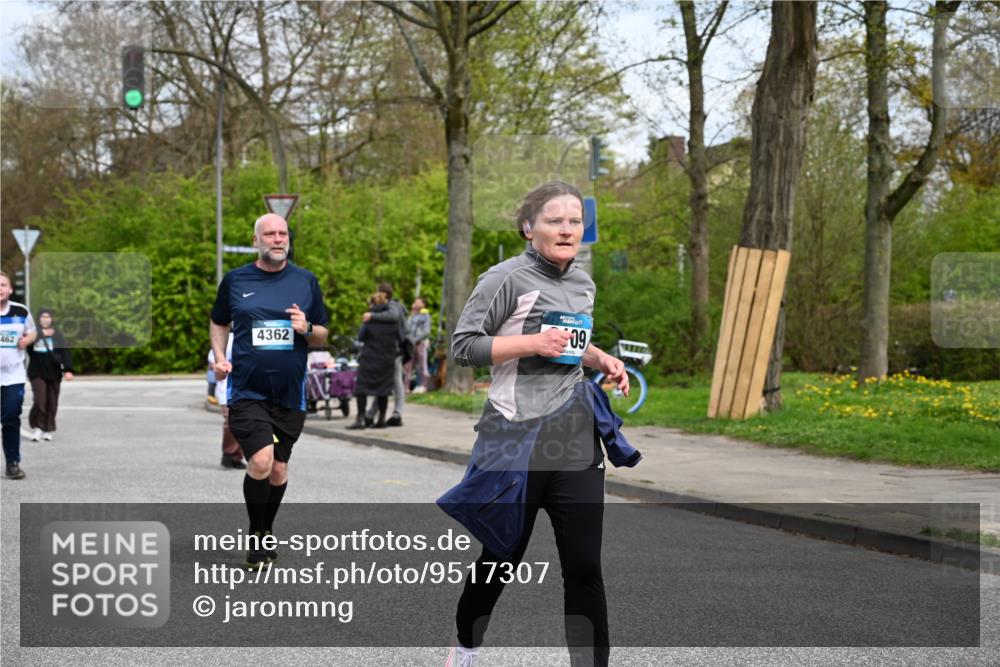 12.04.2026 - 45. Internationalen Wilhelmsburger Insellauf J. Mangold http://msf.ph/oto/9517307 12.04.2026 13:21:36 Ziel 2692, 4444, 4800, 4047, 2175, 3402, 5482, 4017, 3676, 2628, 3251, 3251, 5201, 3109, 4404, 4362, 2473, 2552, 2130, 2840, 3998, 5462, 5462, 5205, 4809, 2002, 2332 meine-sportfotos.de