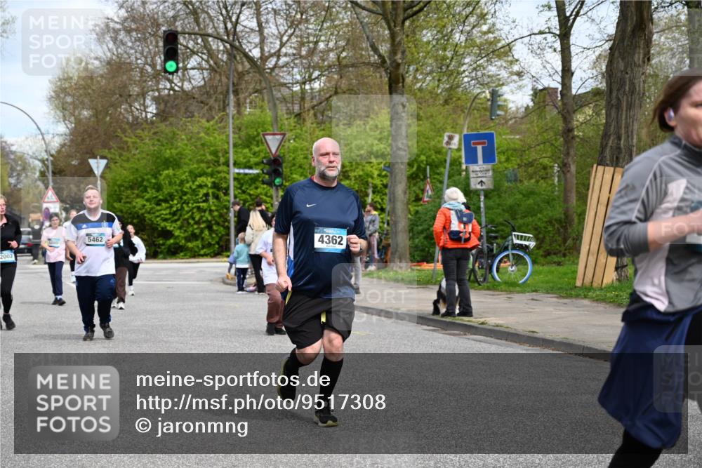 12.04.2026 - 45. Internationalen Wilhelmsburger Insellauf J. Mangold http://msf.ph/oto/9517308 12.04.2026 13:21:37 Ziel 2692, 4444, 4800, 4047, 2175, 3402, 5482, 4017, 3676, 2628, 3251, 5201, 3109, 4404, 4362, 2473, 2552, 2130, 2840, 3998, 5462, 5205, 4809, 2002, 2332, 2116 meine-sportfotos.de