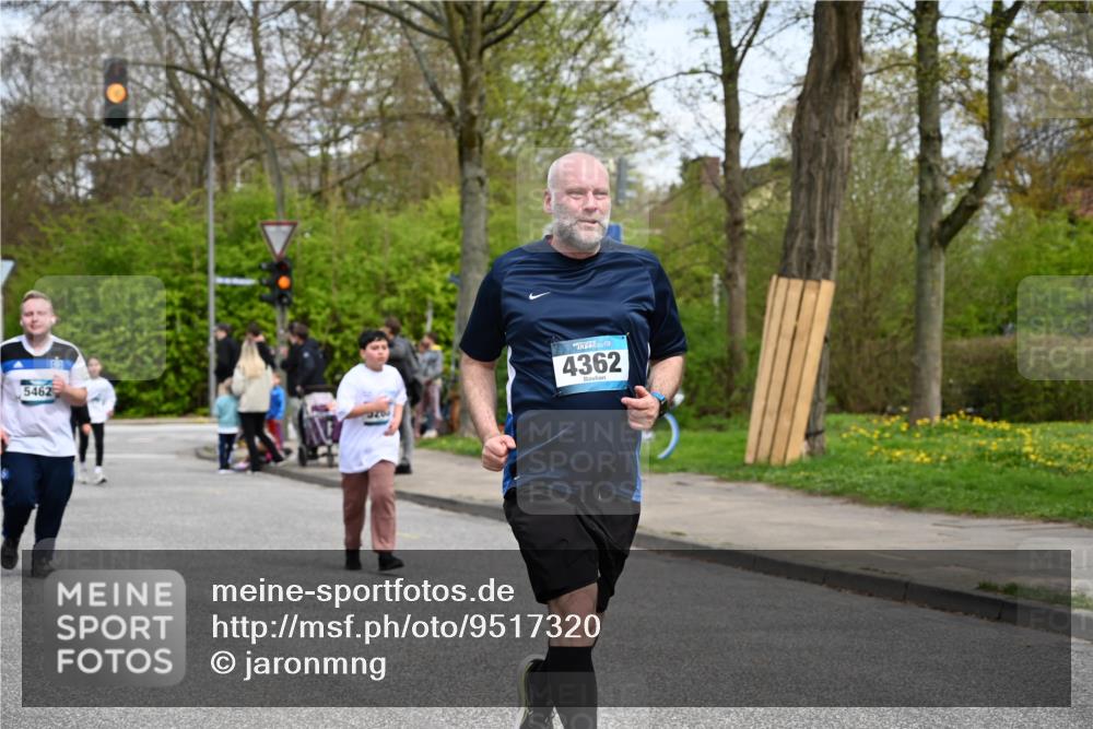 12.04.2026 - 45. Internationalen Wilhelmsburger Insellauf J. Mangold http://msf.ph/oto/9517320 12.04.2026 13:21:38 Ziel 4444, 4800, 4047, 2175, 3402, 5482, 4017, 3676, 2628, 3251, 5201, 5201, 3109, 4404, 4362, 2473, 2552, 2130, 2840, 3998, 5462, 5205, 5205, 4809, 2002, 2332, 2116, 3581 meine-sportfotos.de