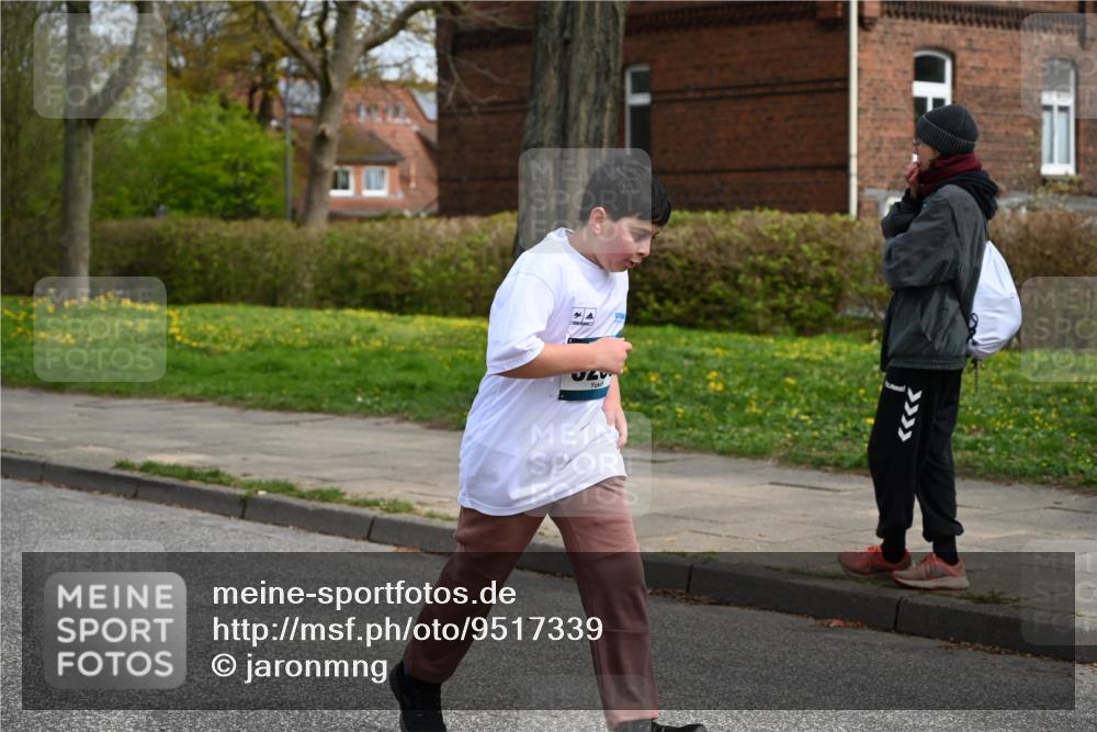 12.04.2026 - 45. Internationalen Wilhelmsburger Insellauf J. Mangold http://msf.ph/oto/9517339 12.04.2026 13:21:41 Ziel 4800, 4047, 2175, 3402, 5482, 4017, 3676, 2628, 3251, 5201, 3109, 4404, 3109, 4404, 4362, 2473, 2552, 2130, 2840, 3998, 5462, 5205, 4809, 2002, 2332, 2116, 3581, 3235, 3915, 5080, 4348, 5085 meine-sportfotos.de