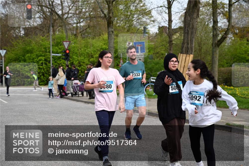 12.04.2026 - 45. Internationalen Wilhelmsburger Insellauf J. Mangold http://msf.ph/oto/9517364 12.04.2026 13:21:48 Ziel 5482, 4017, 3676, 2628, 3251, 5201, 3109, 4404, 4362, 2473, 2552, 2130, 2840, 3998, 5462, 5462, 5205, 4809, 2002, 2332, 2116, 3581, 3235, 3915, 5080, 4348, 5085, 3603, 3602, 5092, 2246, 5192, 5171, 3162, 4443 meine-sportfotos.de