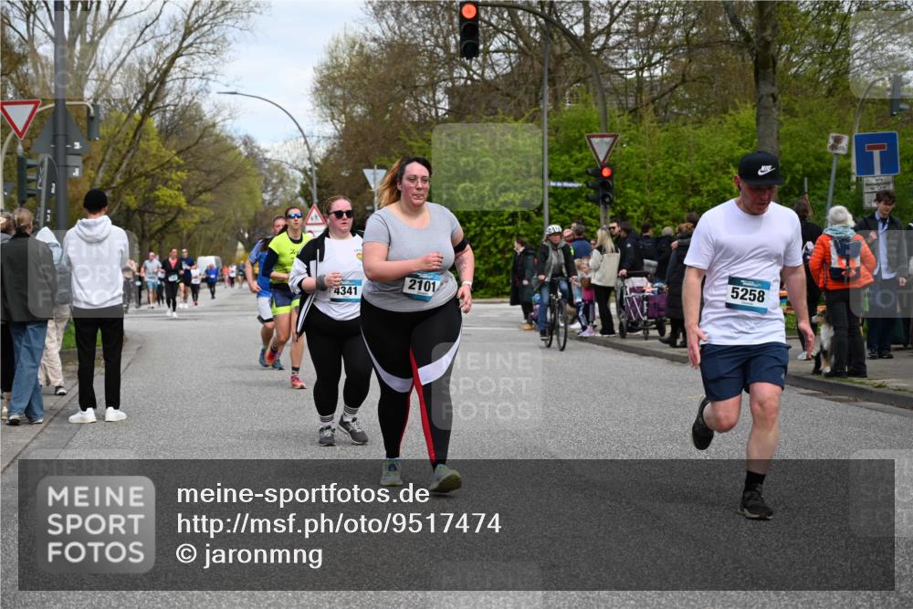 12.04.2026 - 45. Internationalen Wilhelmsburger Insellauf J. Mangold http://msf.ph/oto/9517474 12.04.2026 13:20:24 Ziel 3898, 2431, 4121, 5308, 3236, 4718, 2247, 3203, 5342, 3822, 3821, 4999, 4803, 2224, 4223, 4224, 4954, 5258, 3284, 2469, 4305, 2013, 3233, 5230, 3766, 4103, 4341, 5633, 4284, 4293 meine-sportfotos.de