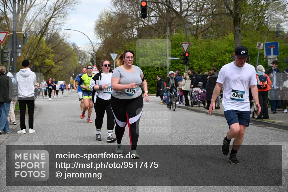 12.04.2026 - 45. Internationalen Wilhelmsburger Insellauf J. Mangold http://msf.ph/oto/9517475 12.04.2026 13:20:24 Ziel 3898, 2431, 4121, 5308, 3236, 4718, 2247, 3203, 5342, 3822, 3821, 4999, 4803, 2224, 4223, 4224, 4954, 5258, 3284, 2469, 4305, 2013, 3233, 5230, 3766, 4103, 4341, 5633, 4284, 4293 meine-sportfotos.de
