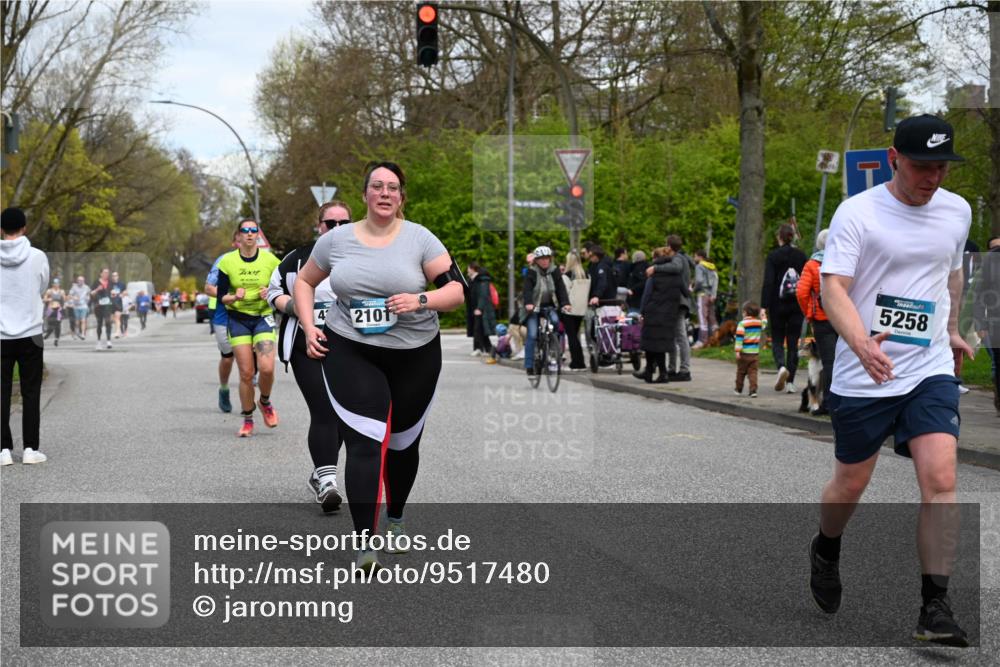 12.04.2026 - 45. Internationalen Wilhelmsburger Insellauf J. Mangold http://msf.ph/oto/9517480 12.04.2026 13:20:25 Ziel 3898, 2431, 4121, 5308, 3236, 4718, 2247, 3203, 5342, 3822, 3821, 4999, 4803, 2224, 4223, 4224, 4954, 5258, 3284, 2469, 4305, 2013, 3233, 5230, 3766, 3766, 4103, 4341, 5633, 4284, 4293, 5543 meine-sportfotos.de