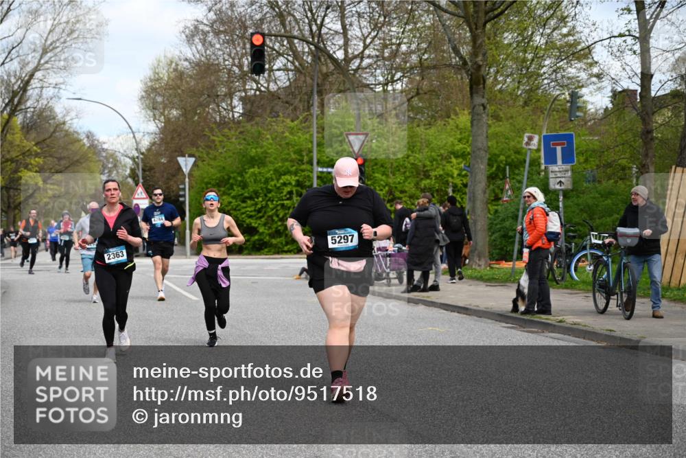 12.04.2026 - 45. Internationalen Wilhelmsburger Insellauf J. Mangold http://msf.ph/oto/9517518 12.04.2026 13:20:37 Ziel 3236, 4718, 2247, 3203, 5342, 3822, 3821, 4999, 4803, 2224, 4223, 4224, 4954, 5258, 3284, 2469, 4305, 2013, 3233, 5230, 3766, 3766, 4103, 4341, 5633, 4284, 4293, 5543, 5543, 2363, 2101, 4417, 3552, 3551, 2333 meine-sportfotos.de