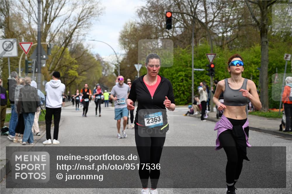12.04.2026 - 45. Internationalen Wilhelmsburger Insellauf J. Mangold http://msf.ph/oto/9517536 12.04.2026 13:20:39 Ziel 2247, 3203, 5342, 3822, 3821, 4999, 4803, 2224, 4223, 4224, 4954, 5258, 3284, 2469, 4305, 2013, 3233, 5230, 3766, 4103, 4341, 5633, 4284, 4293, 5543, 2363, 2101, 4417, 3552, 3551, 2333, 4018, 5716 meine-sportfotos.de