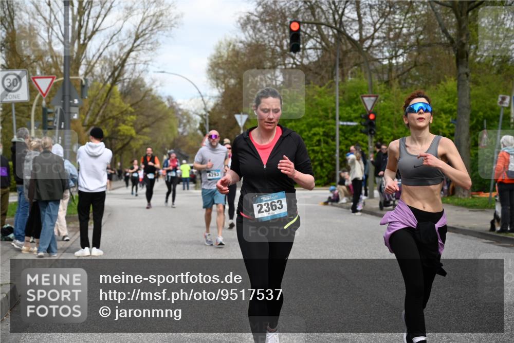 12.04.2026 - 45. Internationalen Wilhelmsburger Insellauf J. Mangold http://msf.ph/oto/9517537 12.04.2026 13:20:40 Ziel 5342, 3822, 3821, 4999, 4803, 2224, 4223, 4224, 4954, 5258, 3284, 2469, 4305, 2013, 3233, 5230, 3766, 4103, 4341, 5633, 4284, 4293, 5543, 2363, 2363, 2101, 4417, 3552, 3551, 2333, 4018, 5716 meine-sportfotos.de