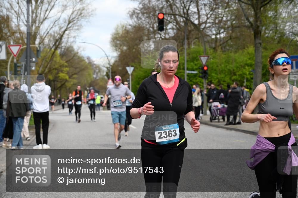 12.04.2026 - 45. Internationalen Wilhelmsburger Insellauf J. Mangold http://msf.ph/oto/9517543 12.04.2026 13:20:40 Ziel 5342, 3822, 3821, 4999, 4803, 2224, 4223, 4224, 4954, 5258, 3284, 2469, 4305, 2013, 3233, 5230, 3766, 4103, 4341, 5633, 4284, 4293, 5543, 2363, 2363, 2101, 4417, 3552, 3551, 2333, 4018, 5716 meine-sportfotos.de