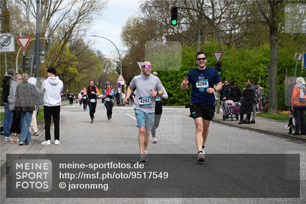 12.04.2026 - 45. Internationalen Wilhelmsburger Insellauf J. Mangold http://msf.ph/oto/9517549 12.04.2026 13:20:41 Ziel 3822, 3821, 4999, 4803, 2224, 4223, 4224, 4954, 5258, 3284, 2469, 4305, 2013, 3233, 5230, 3766, 4103, 4341, 5633, 4284, 4293, 5543, 2363, 2101, 4417, 3552, 3551, 2333, 4018, 5716 meine-sportfotos.de