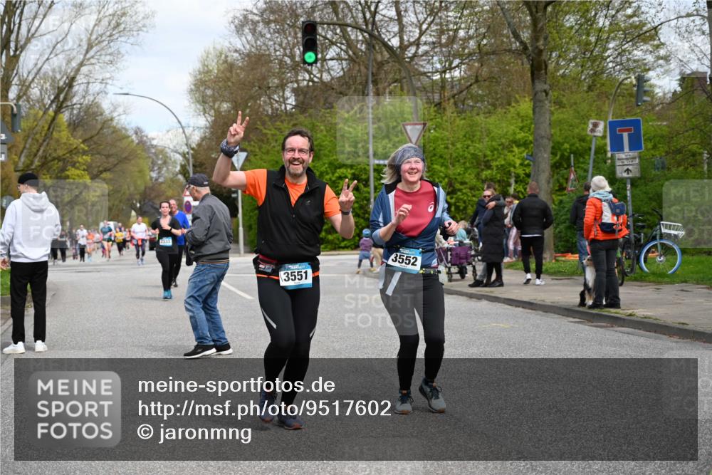 12.04.2026 - 45. Internationalen Wilhelmsburger Insellauf J. Mangold http://msf.ph/oto/9517602 12.04.2026 13:20:48 Ziel 2469, 4305, 2013, 3233, 5230, 3766, 4103, 4341, 5633, 4284, 4293, 5543, 2363, 2101, 4417, 3552, 3551, 2333, 4018, 5716, 4319, 5297, 4878, 5484, 2692 meine-sportfotos.de